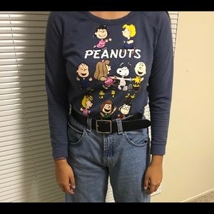 Dark blue peanuts sweatshirt with most characters!